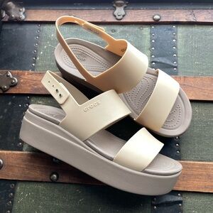 Crocs platform sandals (like new)